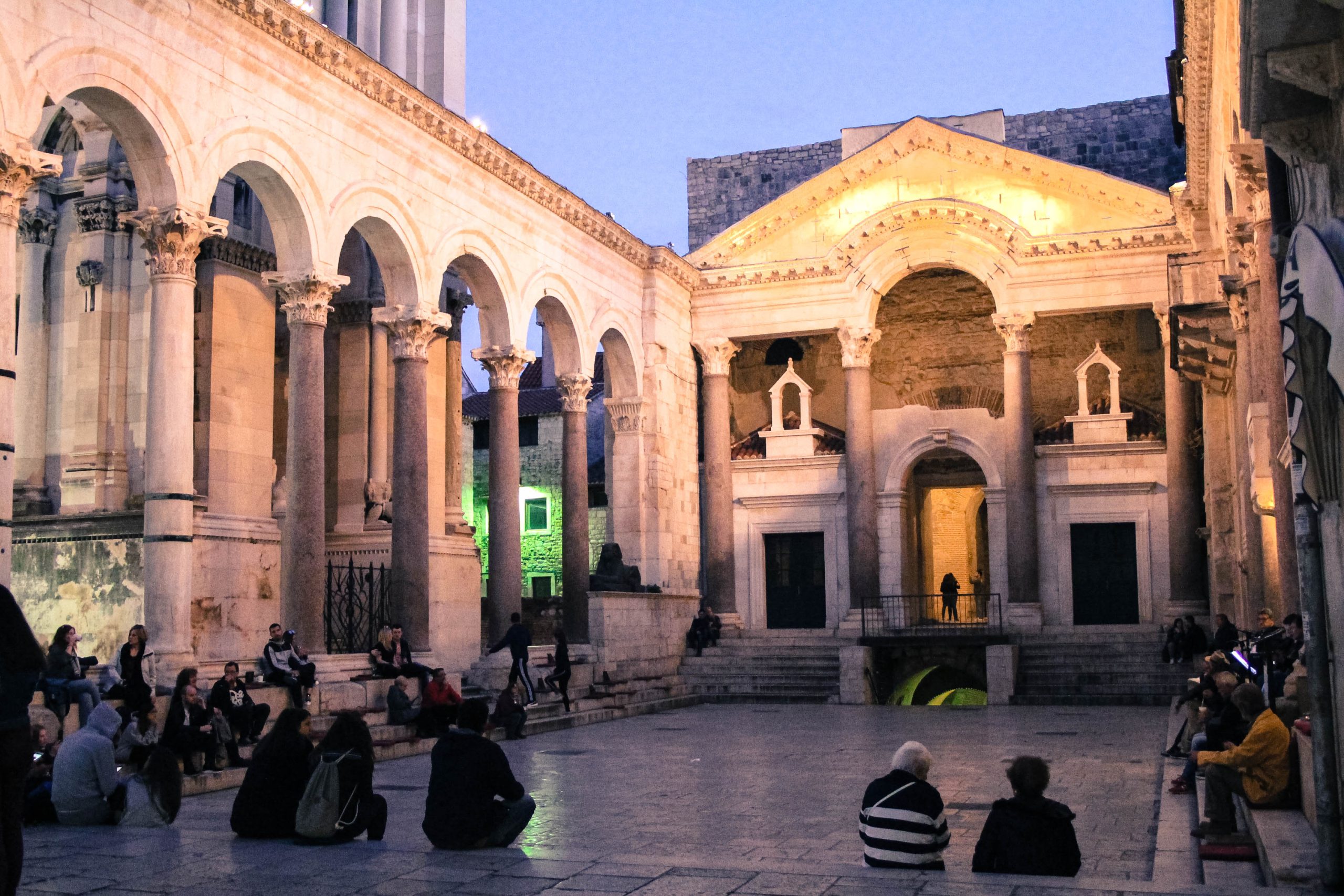 solo-travel-destinations-2025